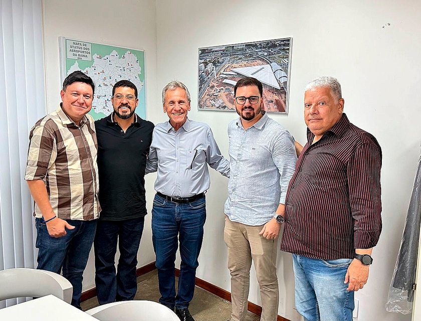 Prefeito Ricardo Flauzino debate melhorias na infraestrutura de Itabela em reunião com secretário da SEINFRA
