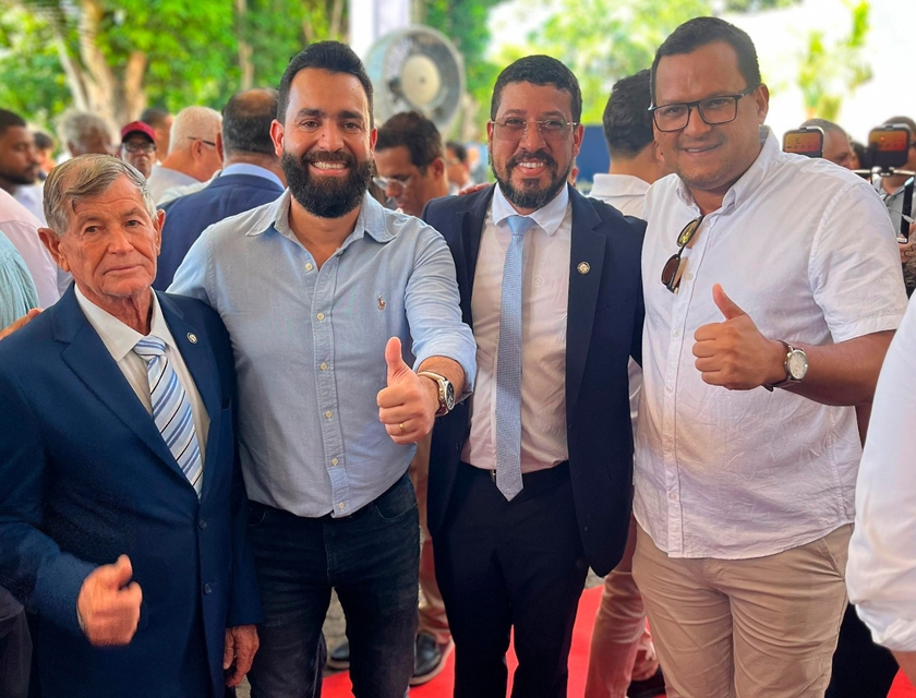 Prefeito Ricardo Flauzino e vice Zé Sossai prestigiam posse dos novos dirigentes da UPB e Fecbahia