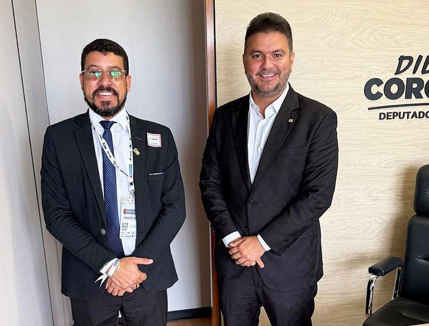Prefeito Ricardo Flauzino anuncia conquista de retroescavadeira para fortalecer infraestrutura de Itabela