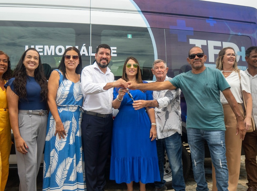 Prefeito Flauzino e deputada Cláudia Oliveira entregam mais de R$ 1 milhão em veículos e equipamentos de saúde para Itabela