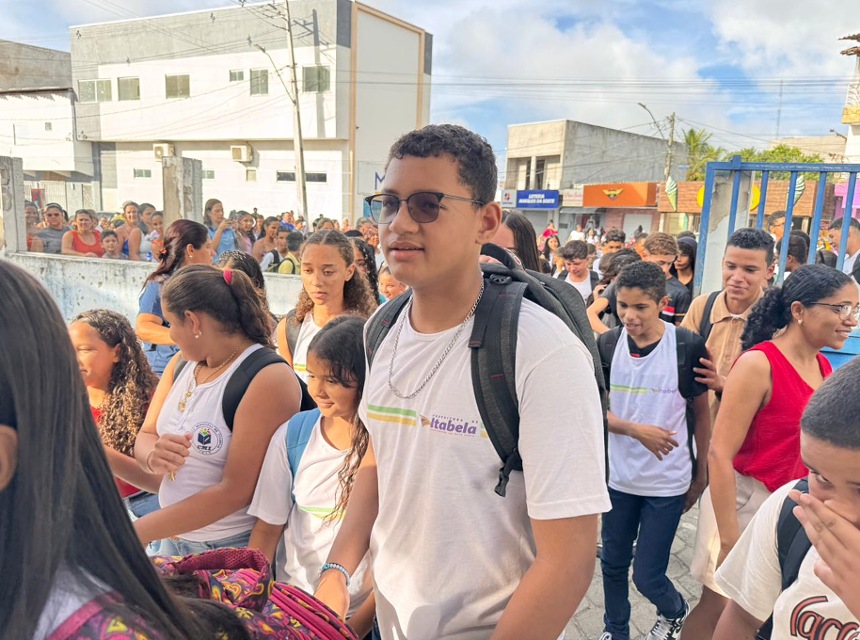 Alunos da rede municipal de Itabela retornam às aulas e iniciam ano letivo de 2026 com entusiasmo