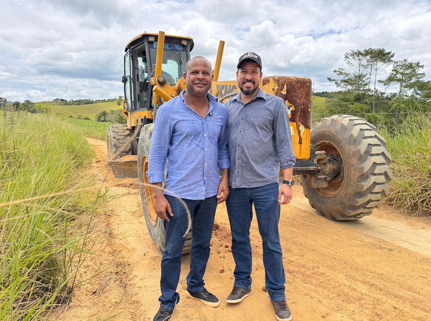 Prefeito Ricardo Flauzino acompanha início da ação de patrolamento e cascalhamento de estradas vicinais em Montinho