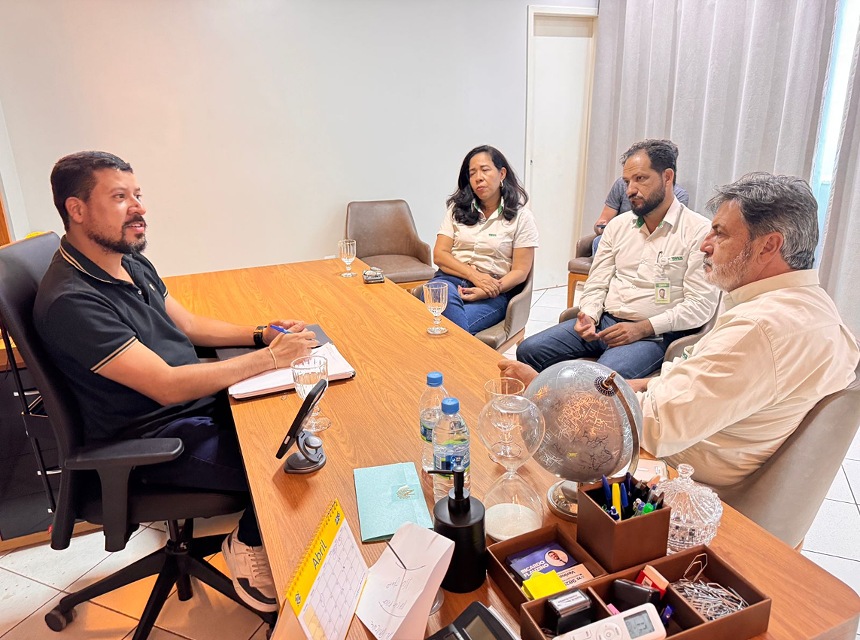Prefeito Ricardo Flauzino se reúne com representantes da Veracel em busca de novas parcerias para Itabela