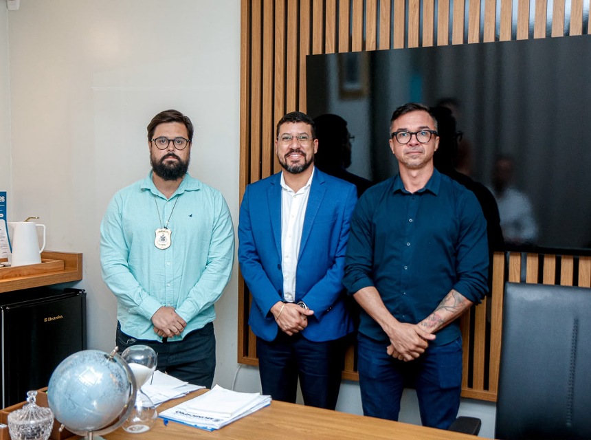 Prefeito Ricardo Flauzino recebe novo delegado de Itabela e reforça parceria com a Polícia Civil