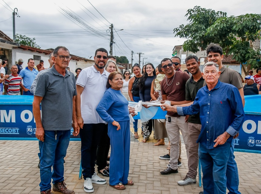 Prefeito Flauzino entrega obras de pavimentação e drenagem com recursos próprios e transforma a realidade de moradores