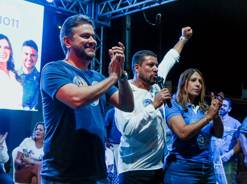 Flauzino e Francisqueto reúnem multidão em encontro político com Cláudia Oliveira e Diego Coronel em Itabela