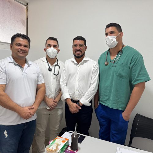 Prefeito Ricardo Flauzino visita o Hospital Frei Ricardo e apresenta novo plantão com dois médicos