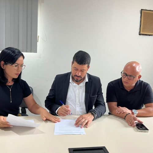 Prefeito Ricardo Flauzino inicia o ano com investimento de mais de R$ 1 milhão na reforma de escolas municipais