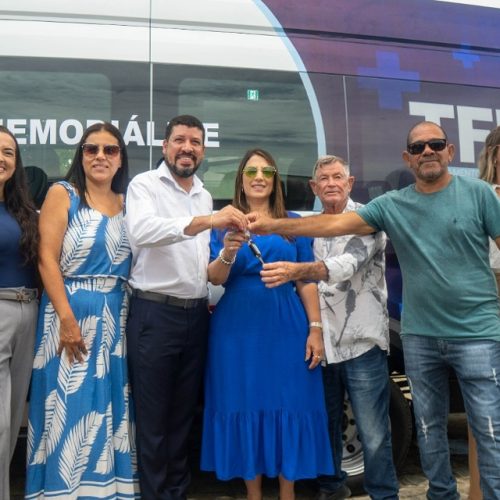 Prefeito Flauzino e deputada Cláudia Oliveira entregam mais de R$ 1 milhão em veículos e equipamentos de saúde para Itabela