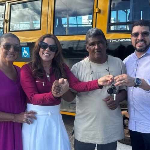 Itabela recebe novo ônibus escolar com investimento de aproximadamente R$ 500 mil