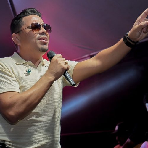 Cantor Marcelo Paixão volta aos palcos após 11 anos afastado da música