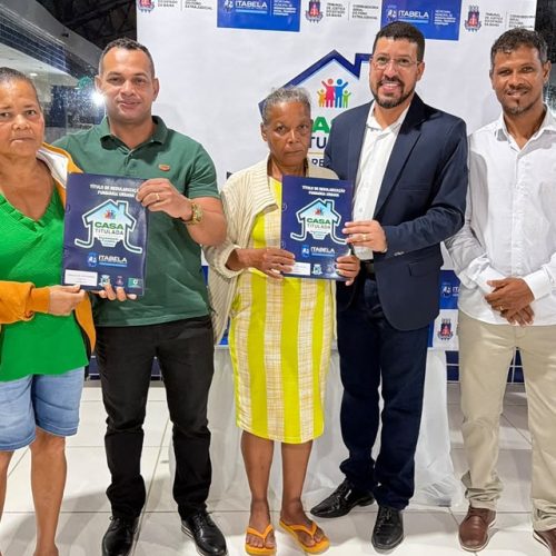 Prefeito Flauzino entrega 322 títulos de propriedade e realiza sonho de famílias do bairro Pereirão