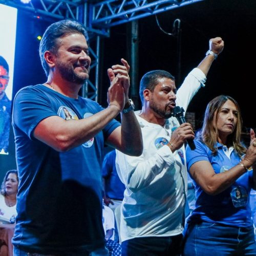 Flauzino e Francisqueto reúnem multidão em encontro político com Cláudia Oliveira e Diego Coronel em Itabela