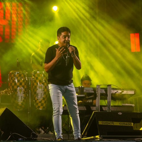 Lairton, Simone Morena e Léo Estakazero são destaques da segunda noite do Arraiá Bela em Itabela