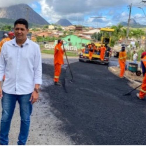 Em apenas 30 dias, Gandhi já está transformando Guaratinga: asfalto chega às ruas da cidade