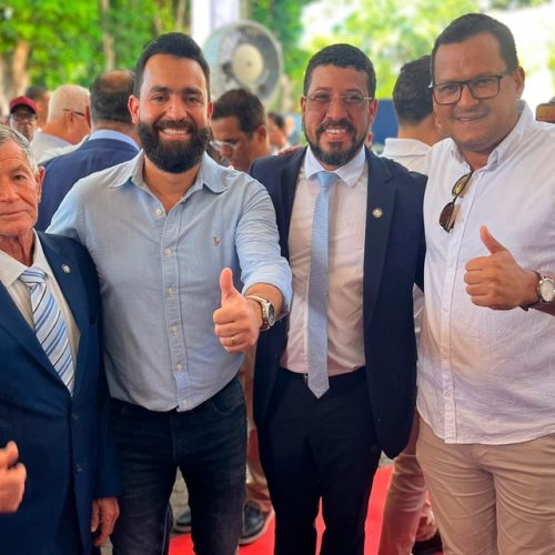 Prefeito Ricardo Flauzino e vice Zé Sossai prestigiam posse dos novos dirigentes da UPB e Fecbahia