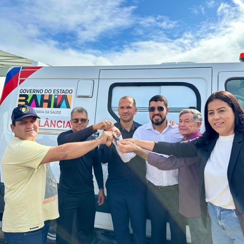 Com apoio da deputada Claudia Oliveira, prefeito Ricardo Flauzino entrega ambulância 0km para o distrito de Monte Pascoal