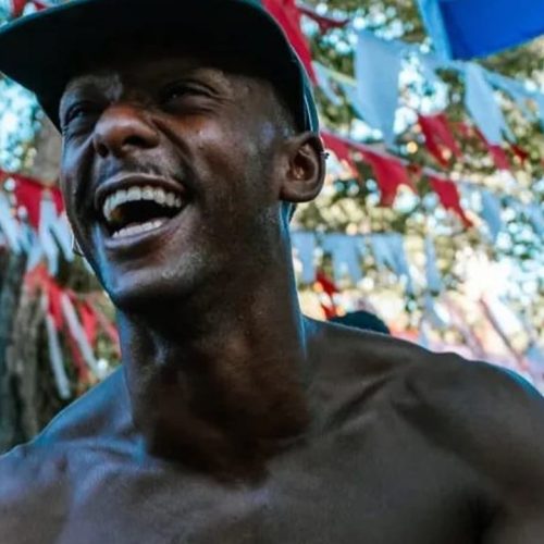 “Familiares pedem justiça pela morte de Victor Cerqueira, jovem morador de Itabela, morto em operação policial em Caraíva.”