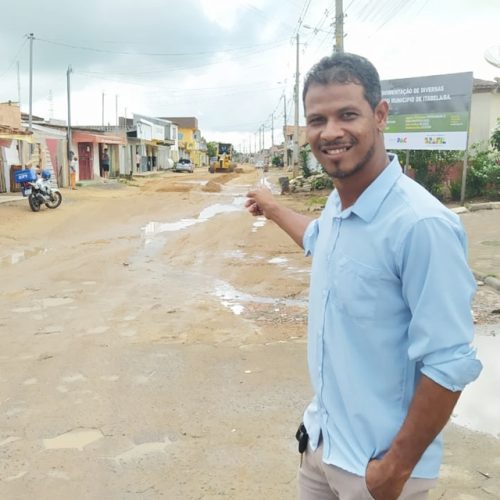 Vereador Gerson Silva acompanha assinatura de ordem de serviço para pavimentação e drenagem de importante rua