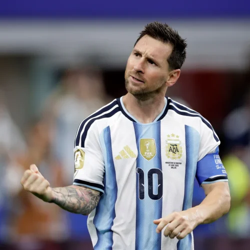 Messi alcança artilheiros de quatro Copas em apenas 2 jogos